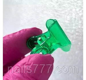 Прищепка для зажима ногтей пластмасовая маленькая